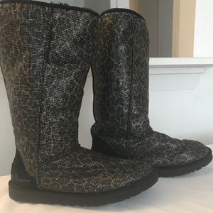 Hardly worn leopard sequin UGGS!!